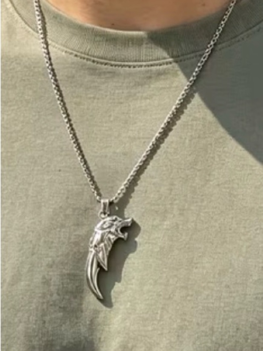 ⭐️ Silvertone Claw and Wolf Pendant Necklace 3